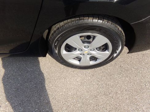 Used 2017 Chevrolet Cruze LS image 32