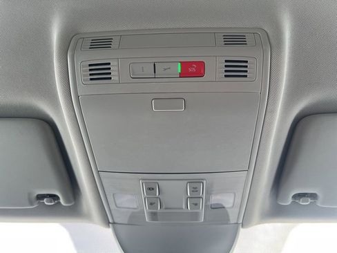 Used 2024 Volkswagen Taos SE image 23