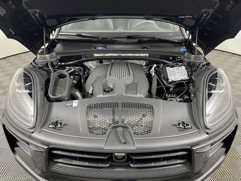 Certified 2026 Porsche Macan AWD/4WD image 22