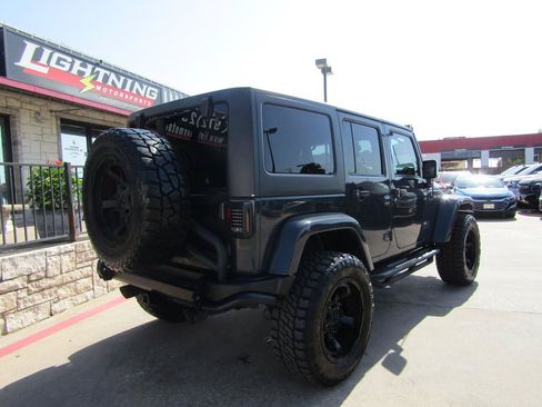 Used 2017 Jeep Wrangler Unlimited Sahara w/ Max Tow Package AWD/4WD image 4