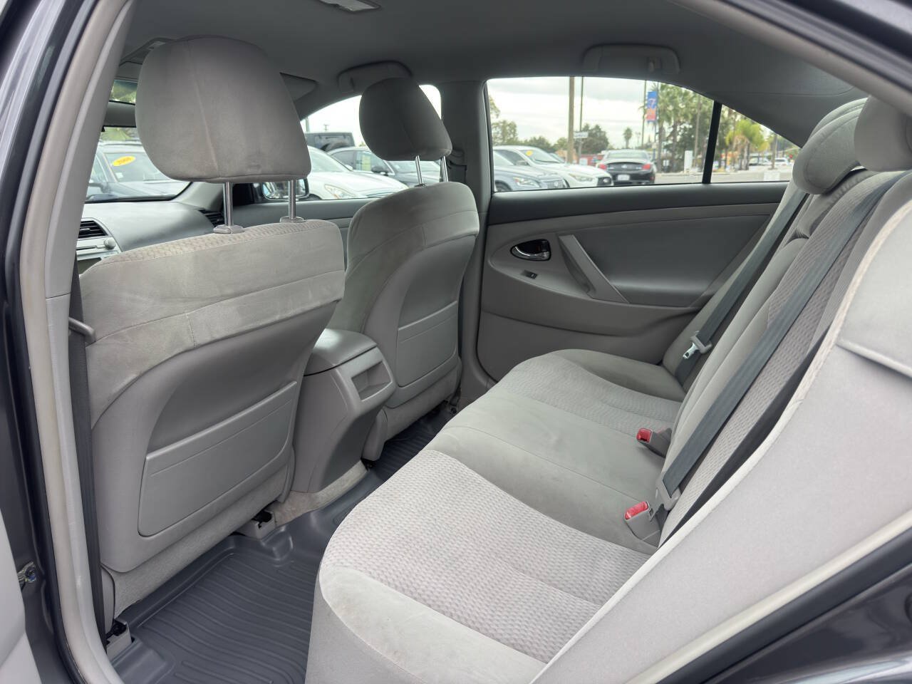 Used 2011 Toyota Camry LE FWD image 11