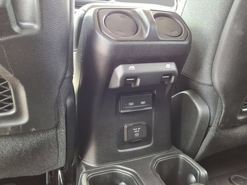 Used 2025 Jeep Wrangler Unlimited Rubicon AWD/4WD image 22