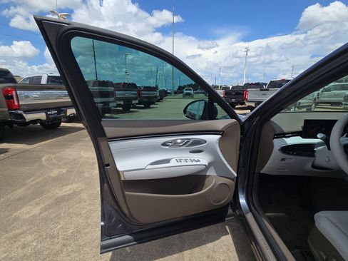 Used 2026 Genesis GV70 2.5T Advanced AWD/4WD image 14