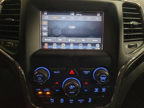 Used 2018 Jeep Grand Cherokee Laredo AWD/4WD image 25