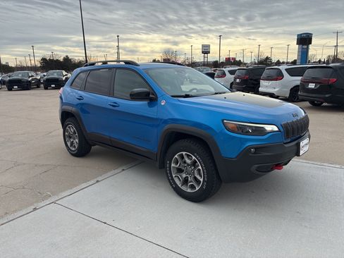 Used 2022 Jeep Cherokee Trailhawk w/ Comfort/Convenience Group image 10