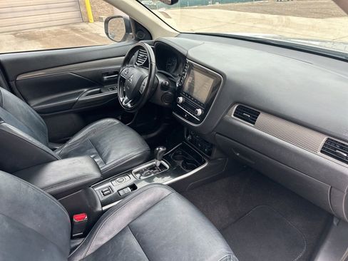 Used 2020 Mitsubishi Outlander AWD image 27