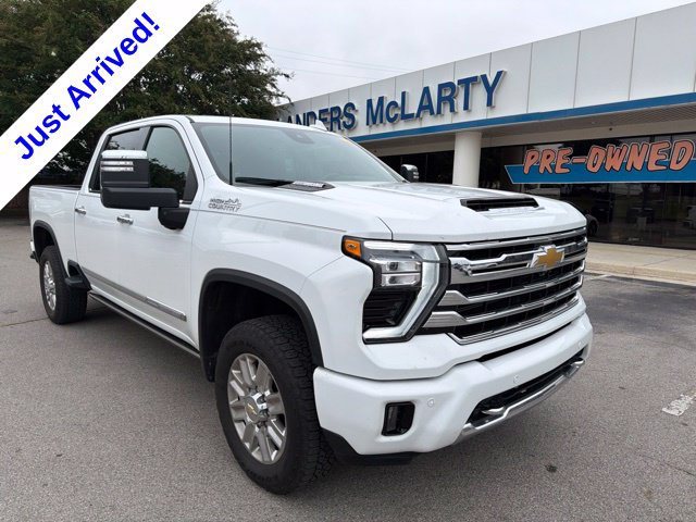 Used 2024 Chevrolet Silverado 2500 High Country AWD/4WD image 1