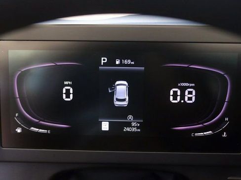 Used 2024 Kia Sportage LX image 17