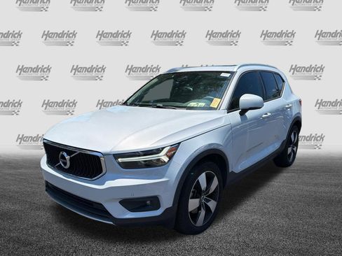 Used 2021 Volvo XC40 T5 Momentum w/ Premium Package AWD/4WD image 8