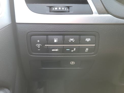 Used 2018 Genesis G80 3.8 w/ Option Group 03 image 24