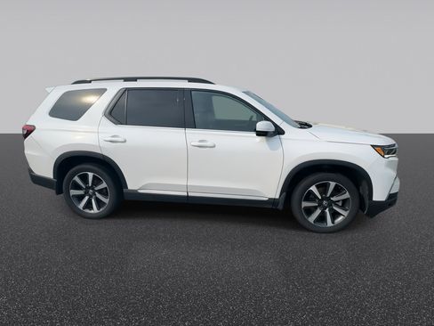 Used 2024 Honda Pilot Touring image 10