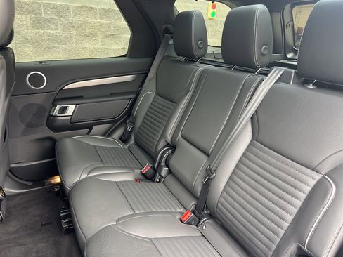 Used 2024 Land Rover Discovery Dynamic SE image 14