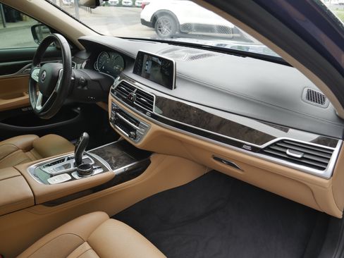 Used 2017 BMW ALPINA B7 xDrive AWD/4WD image 29