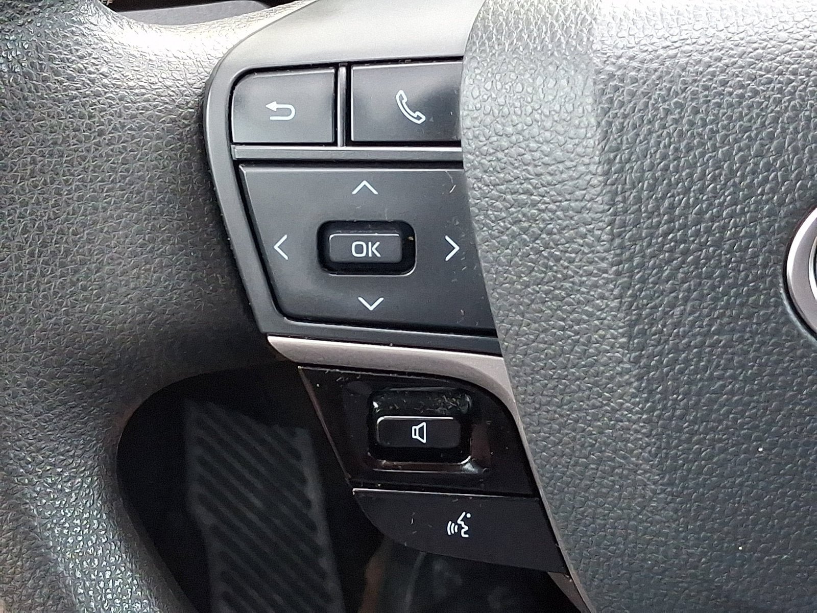 Used 2025 Toyota Camry LE FWD image 20