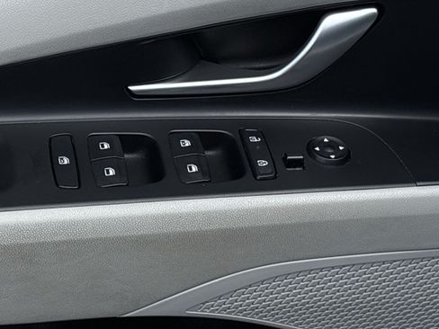 Certified 2024 Hyundai Elantra Limited FWD image 15