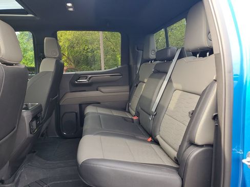 Used 2023 Chevrolet Silverado 1500 ZR2 w/ Technology Package AWD/4WD image 10