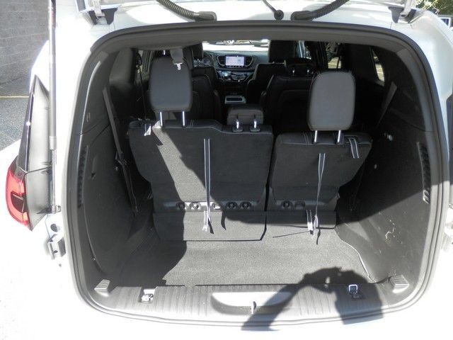 Used 2026 Chrysler Pacifica Select FWD image 36