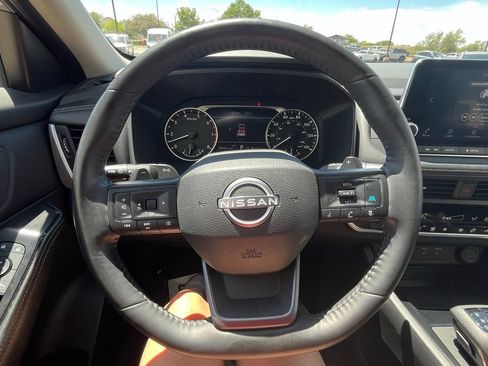Used 2025 Nissan Rogue SV AWD/4WD image 26