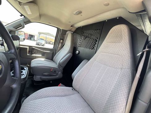 Used 2018 Chevrolet Express 2500 w/ Driver Convenience Package RWD image 14