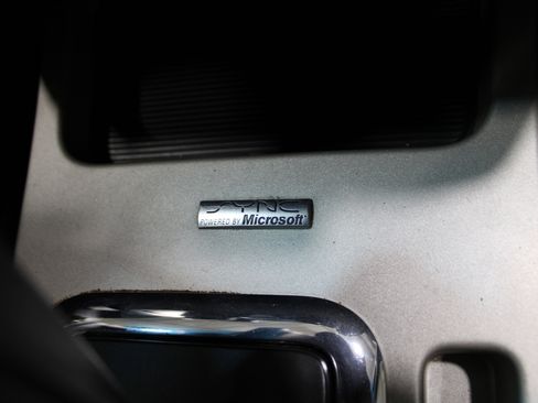 Used 2010 Ford Escape XLT image 17