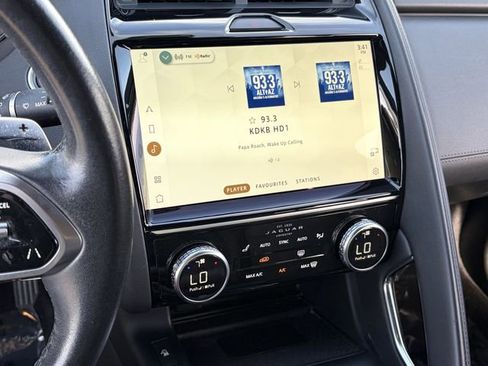 Used 2022 Jaguar E-PACE SE image 13