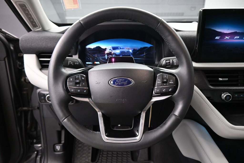 Used 2026 Ford Explorer Platinum w/ LUX Leather Package AWD/4WD image 11
