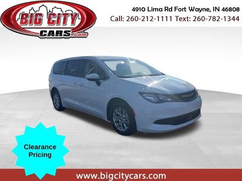 Used 2023 Chrysler Voyager LX FWD image 1