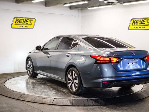 Used 2022 Nissan Altima 2.5 SV image 2