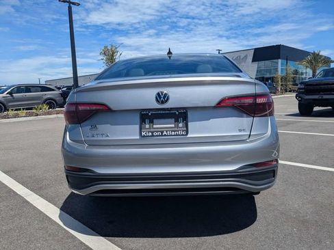 Used 2024 Volkswagen Jetta SE FWD image 4