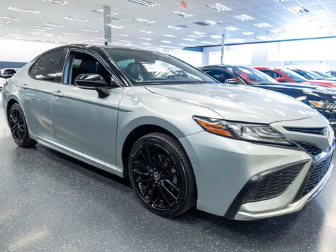 Used 2021 Toyota Camry XSE FWD image 4