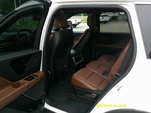 Used 2022 Lincoln Aviator Reserve w/ Class IV Trailer Tow Package AWD/4WD image 11