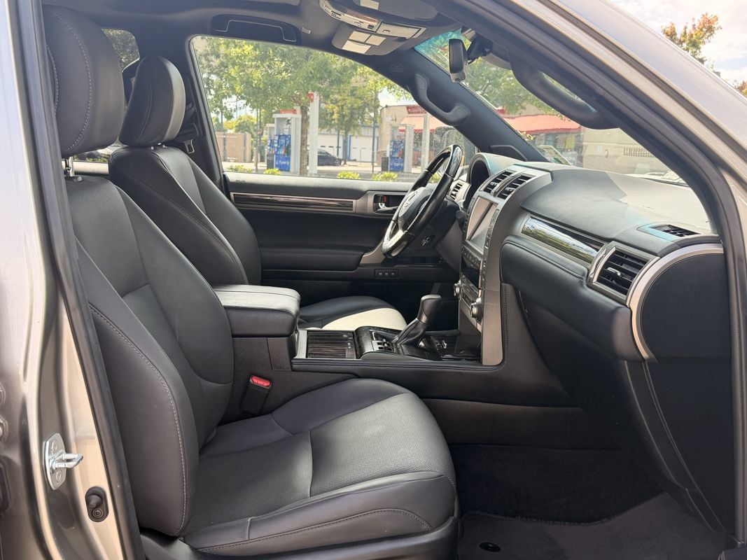 Used 2021 Lexus GX 460 Premium w/ Premium Package AWD/4WD image 8