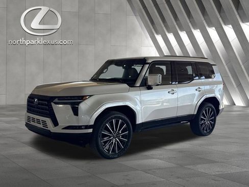 Used 2024 Lexus GX 550 w/ Accessory Package (Z1) image 3
