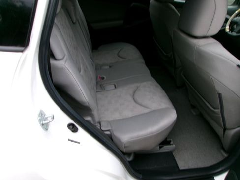 Used 2012 Toyota RAV4 4WD w/ Value Pkg image 6