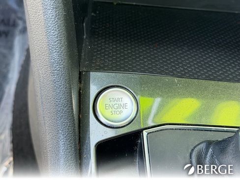 Used 2018 Volkswagen Tiguan SEL FWD image 35