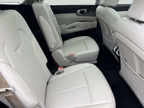 Used 2023 Kia Sorento SX FWD image 19
