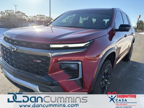 Used 2024 Chevrolet Traverse Z71 w/ Enhanced Driving Package image 1