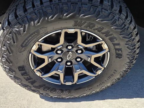 Certified 2025 Chevrolet Colorado ZR2 w/ Technology Package image 9