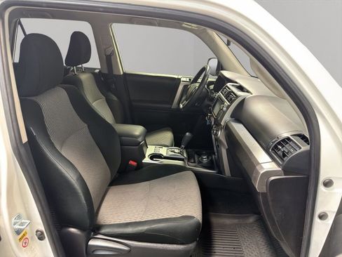 Used 2018 Toyota 4Runner SR5 AWD/4WD image 19