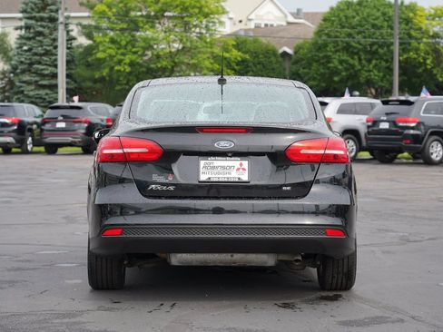 Used 2017 Ford Focus SE FWD image 4