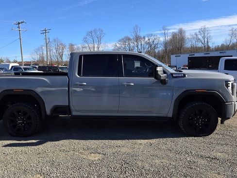 Used 2024 GMC Sierra 2500 AT4 w/ Technology Package image 2