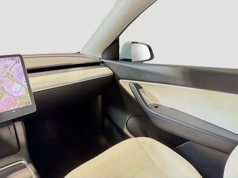 Used 2021 Tesla Model Y Long Range AWD/4WD image 22