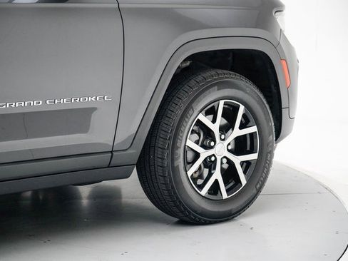 Used 2024 Jeep Grand Cherokee Limited image 7