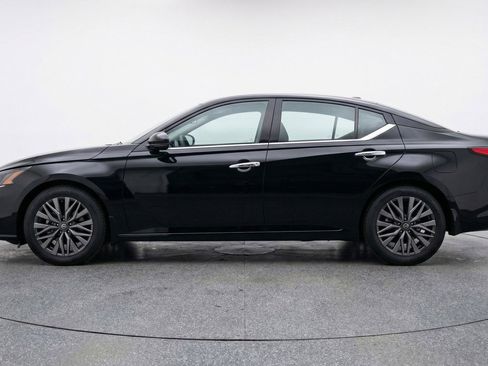 Used 2025 Nissan Altima 2.5 SV image 5