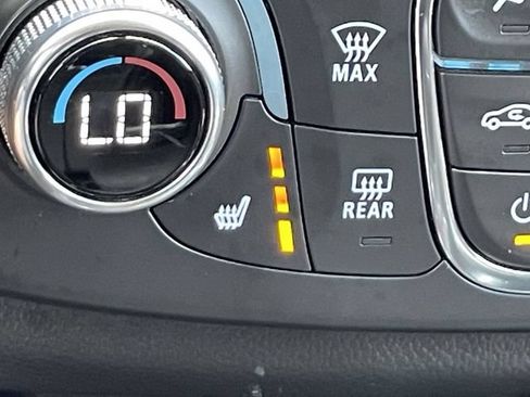 Used 2021 Chevrolet Traverse LT w/ LPO, Floor Liner Package AWD/4WD image 29
