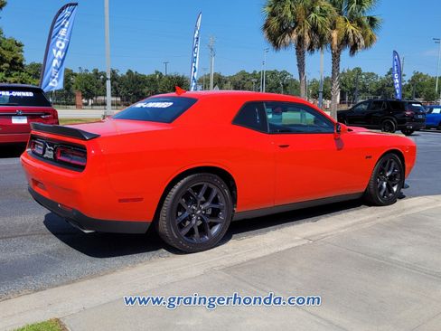 Used 2023 Dodge Challenger R/T w/ Plus Package image 5