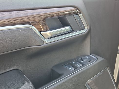 Used 2025 Chevrolet Silverado 1500 LT image 12