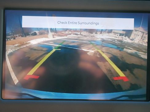 Used 2022 Chrysler Voyager LX image 27