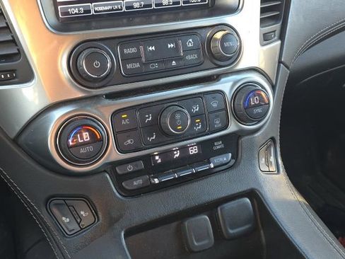 Used 2019 Chevrolet Suburban LT image 23