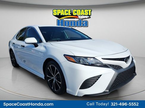 Used 2020 Toyota Camry SE w/ Convenience Package FWD image 13